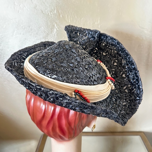 PROVOCATIVE 1930s\' BLACK ASYMMETRICAL TILT HAT + IVORY TWISTED BAND + BEADS main image 10